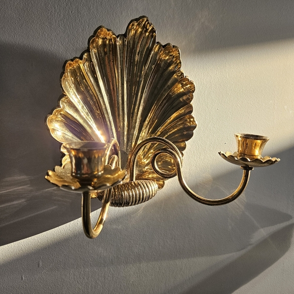 Vintage brass shell shape candle holder - Picture 3 of 10